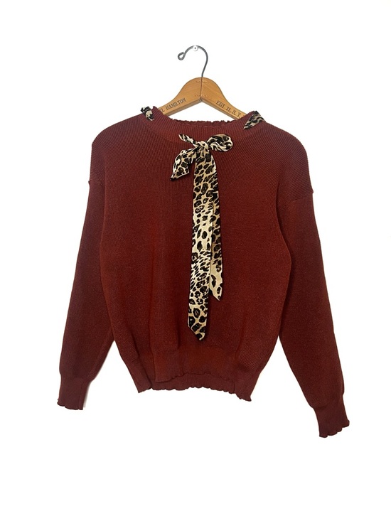 Vintage Sweaters - Crewneck Sweater with Leopard Bow